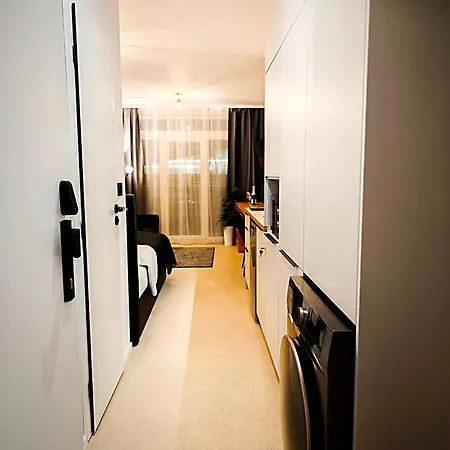 Axiom - Zenith Ii - Netflix, Hbo, Champagne * Košice