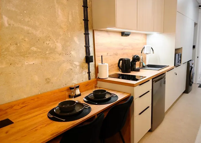 Axiom - Zenith Ii - Netflix, Hbo, Champagne *