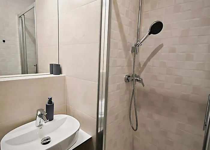 Axiom - Zenith Ii - Netflix, Hbo, Champagne Lägenhet *